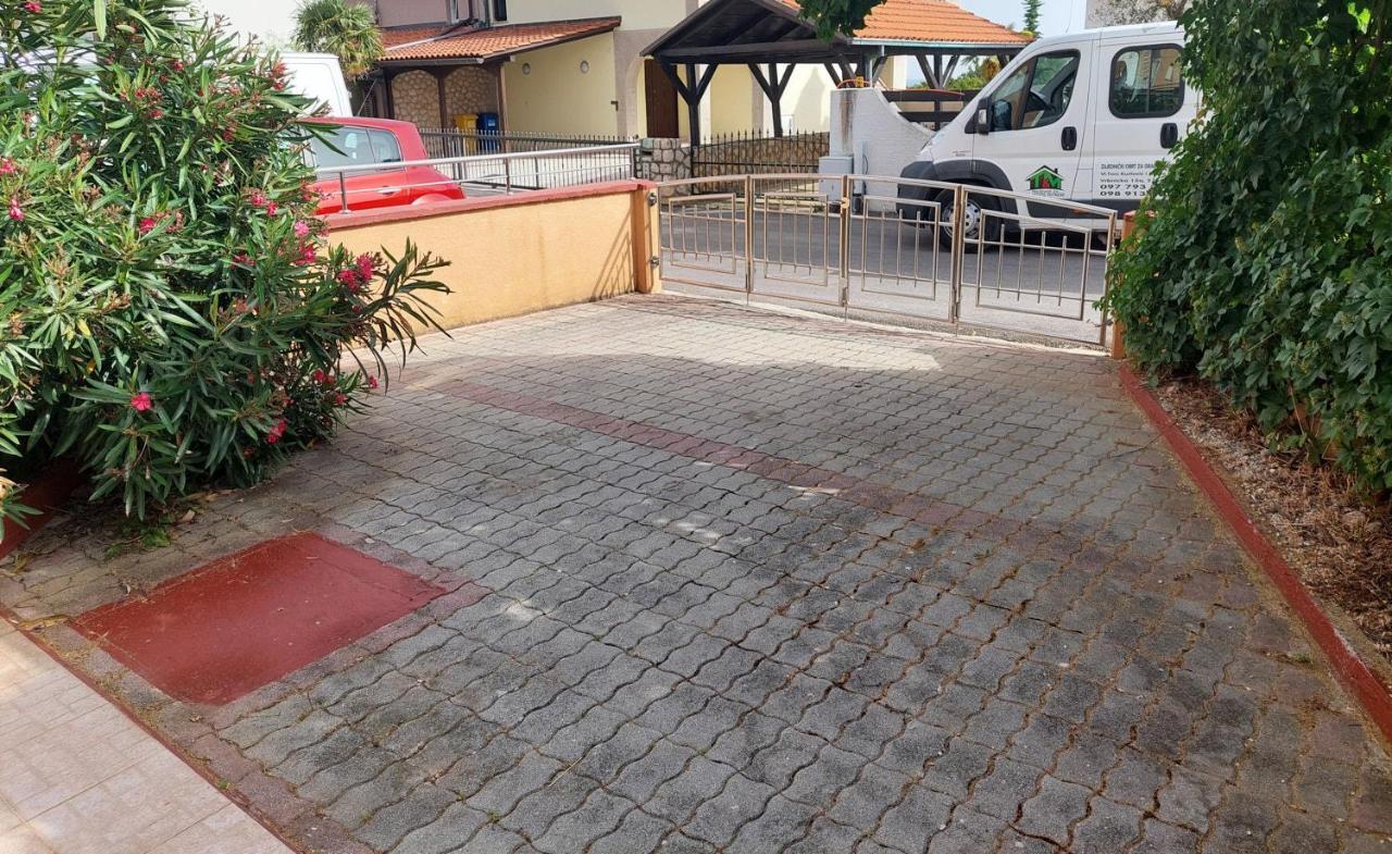 Apartman Nelamore - Krk Town, 300 Meters To The Beach Экстерьер фото