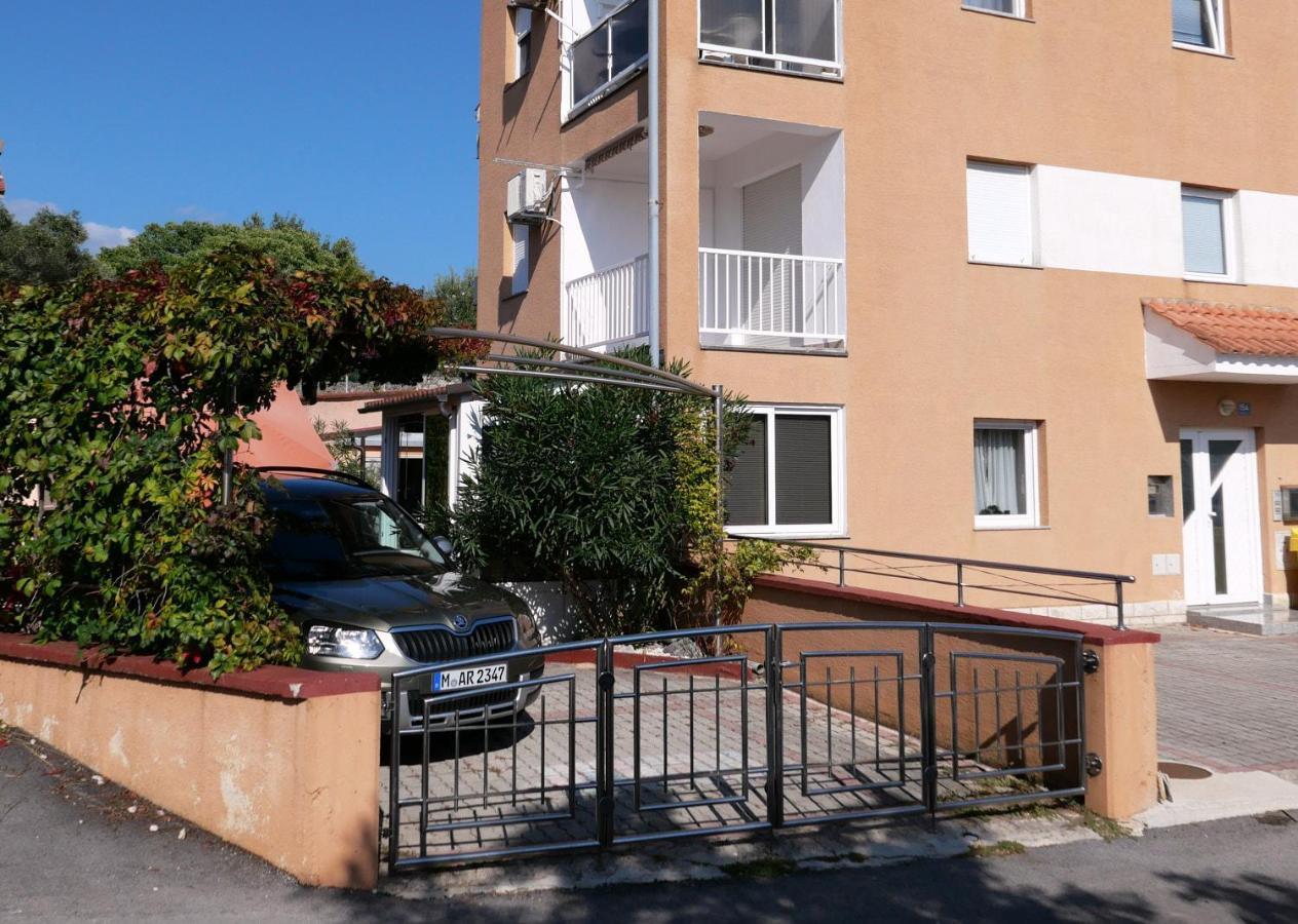 Apartman Nelamore - Krk Town, 300 Meters To The Beach Экстерьер фото